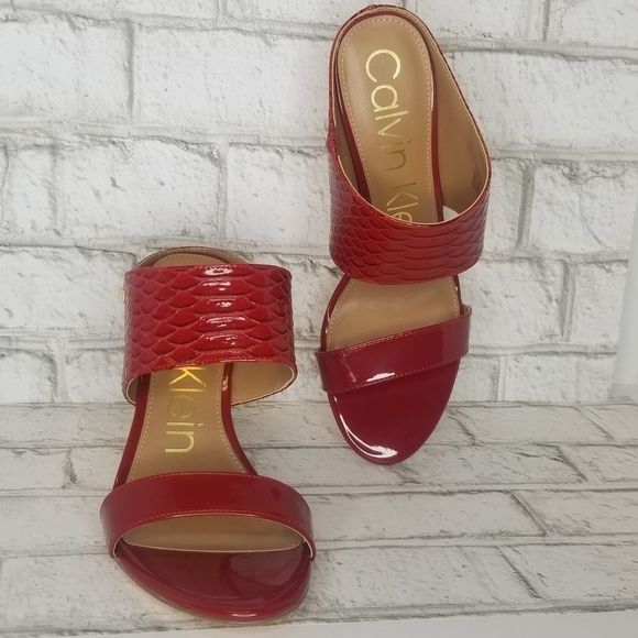 🆕️💥Calvin Klein Shayna Red Heel Sandal - Picture 2 of 8